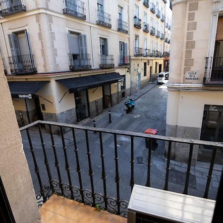 马德里 洛斯佩拉莱斯旅馆酒店 外观 照片 View of the street from the Hotel Cervantes
