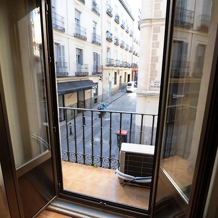 马德里 洛斯佩拉莱斯旅馆酒店 外观 照片 A French window