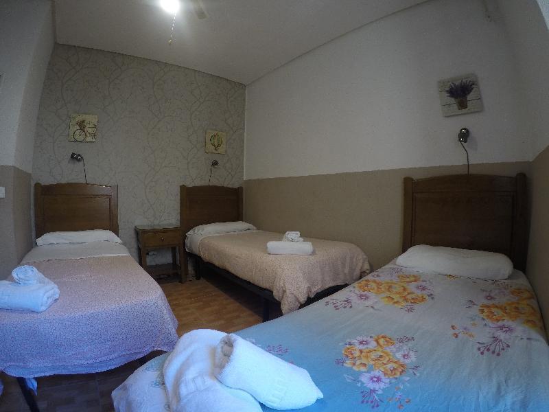 马德里 洛斯佩拉莱斯旅馆酒店 外观 照片 A room at the hotel