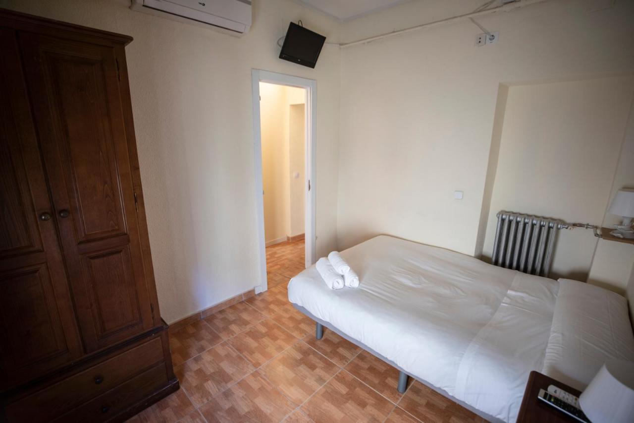 马德里 洛斯佩拉莱斯旅馆酒店 外观 照片 A room at the hostel