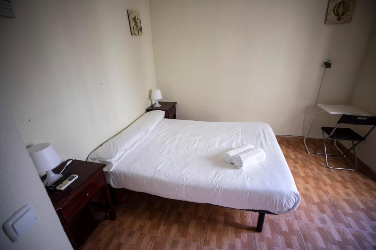 马德里 洛斯佩拉莱斯旅馆酒店 外观 照片 A room at the hotel