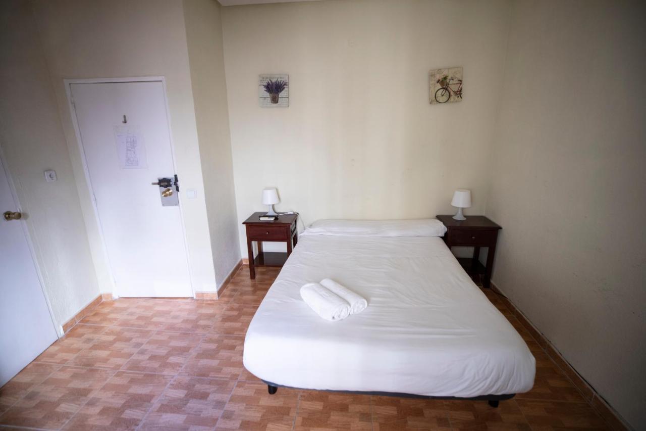马德里 洛斯佩拉莱斯旅馆酒店 外观 照片 A room at the hostel