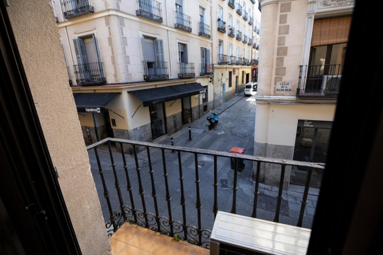 马德里 洛斯佩拉莱斯旅馆酒店 外观 照片 View of the street from the Hotel Cervantes