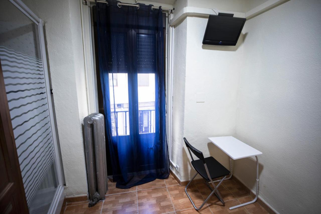 马德里 洛斯佩拉莱斯旅馆酒店 外观 照片 A room at the hostel