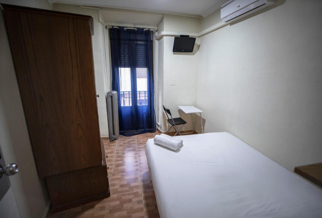 马德里 洛斯佩拉莱斯旅馆酒店 外观 照片 A room at the hostel