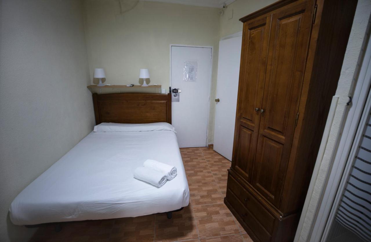 马德里 洛斯佩拉莱斯旅馆酒店 外观 照片 A room at the hotel