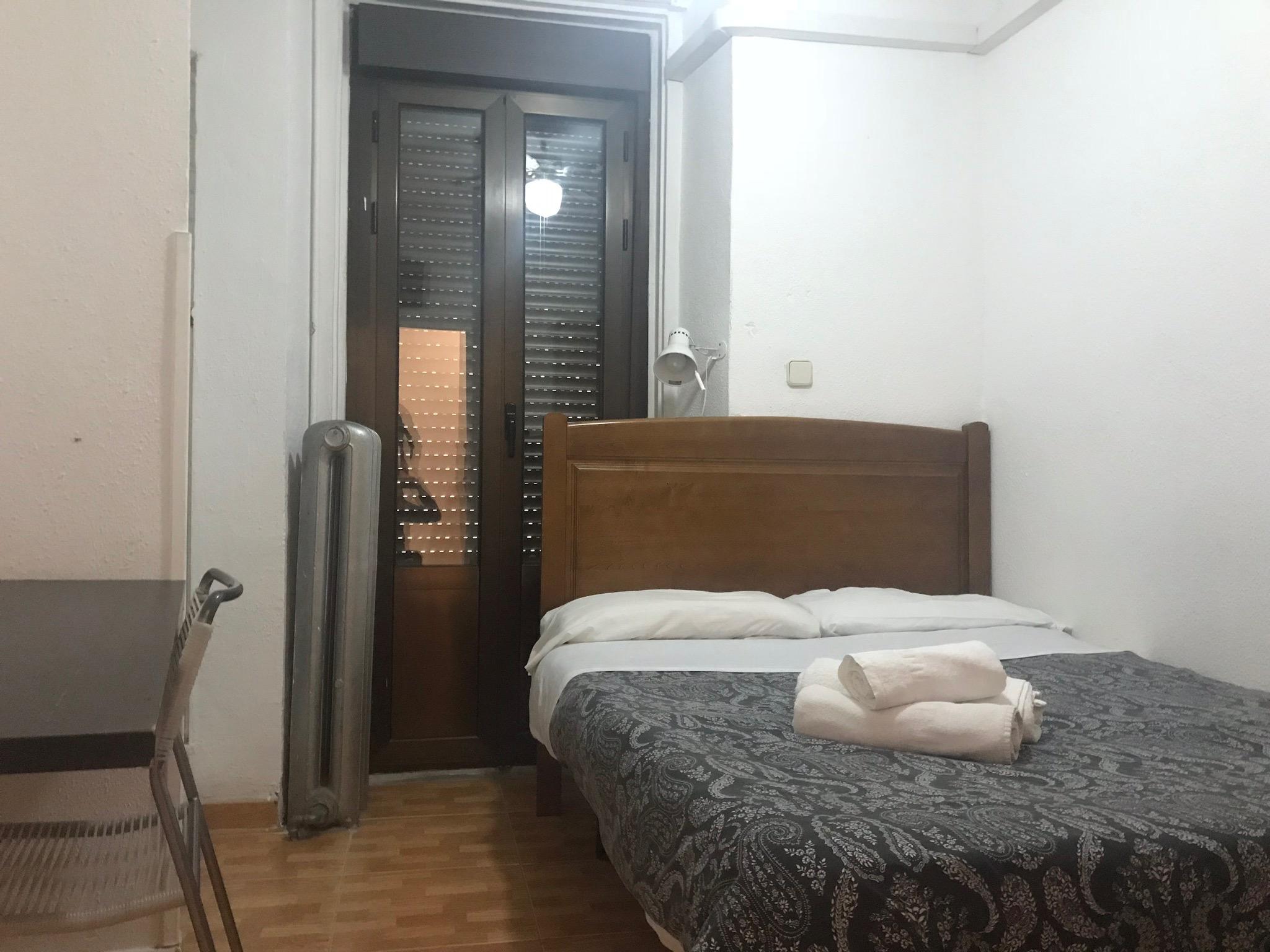 马德里 洛斯佩拉莱斯旅馆酒店 外观 照片 A room at the hostel