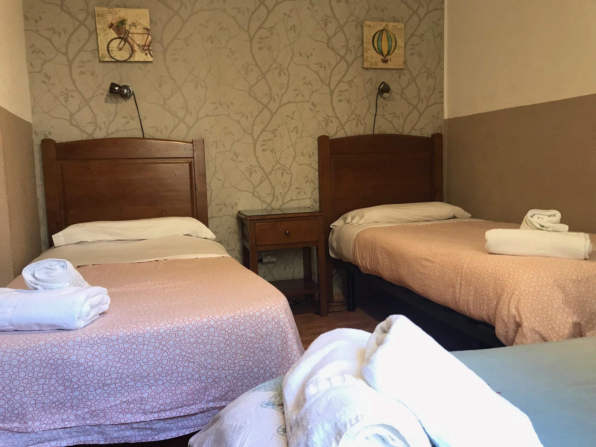马德里 洛斯佩拉莱斯旅馆酒店 外观 照片 A typical room at the hotel
