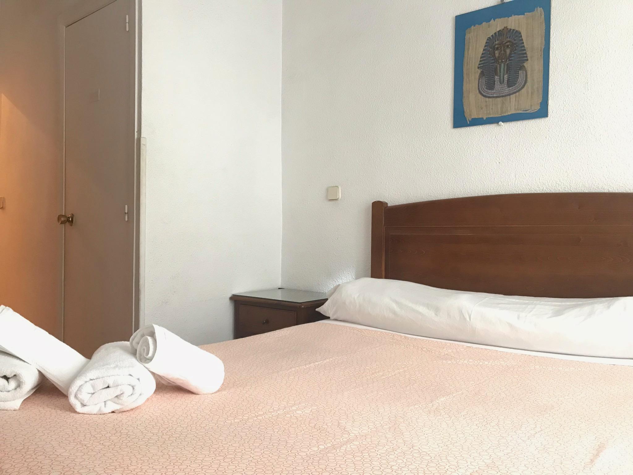 马德里 洛斯佩拉莱斯旅馆酒店 外观 照片 A bedroom at the hotel