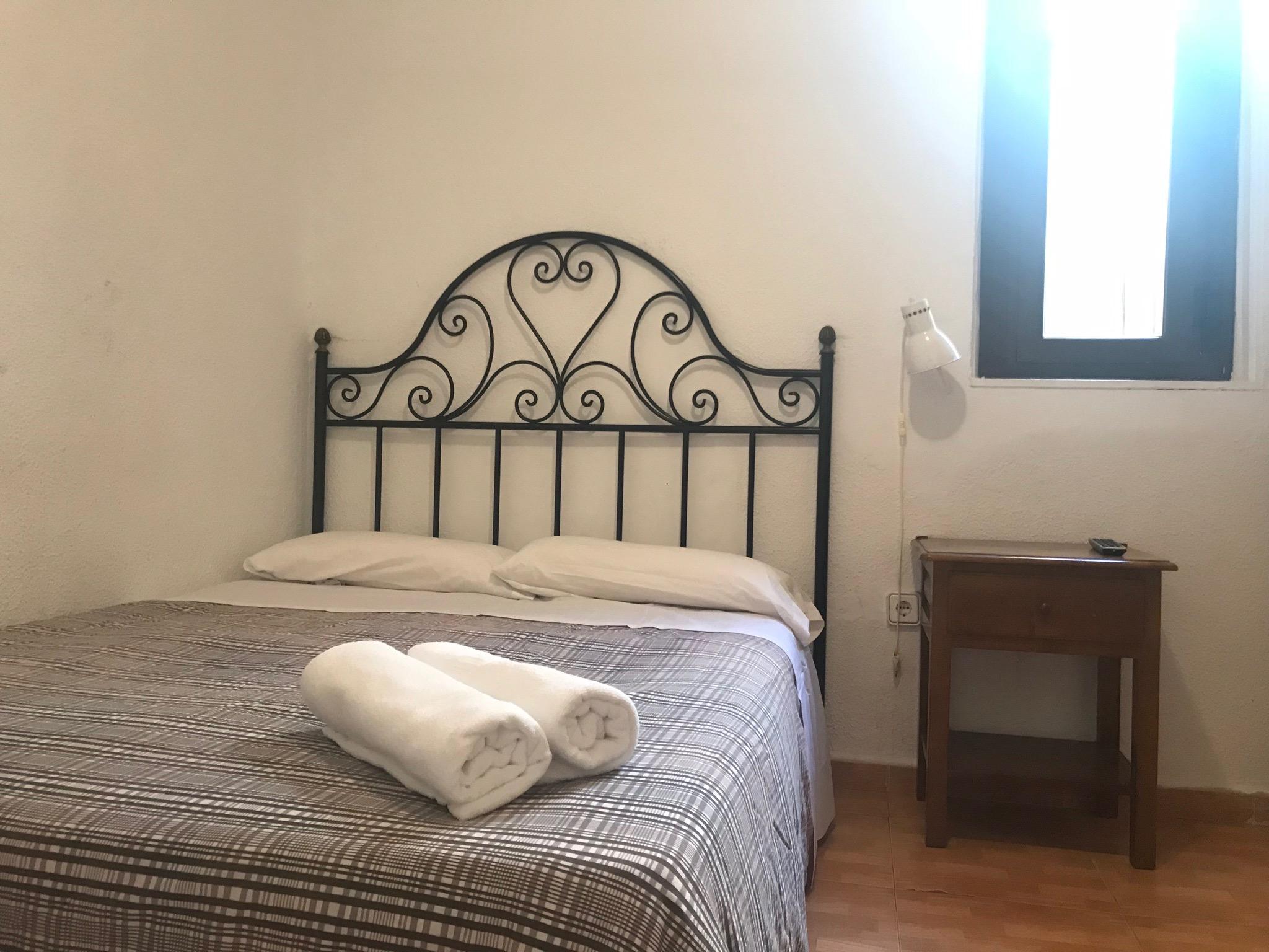 马德里 洛斯佩拉莱斯旅馆酒店 外观 照片 A bedroom in a hostel