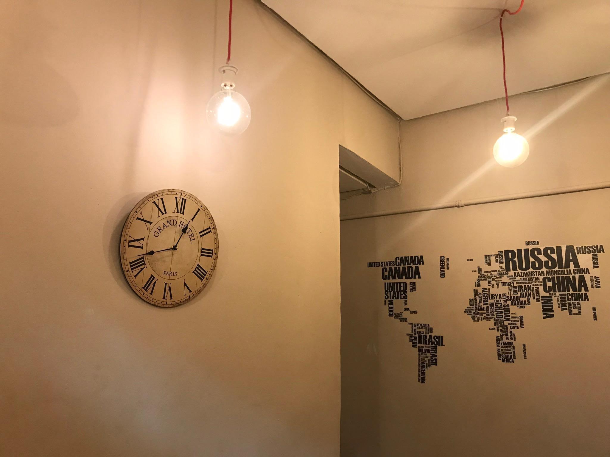 马德里 洛斯佩拉莱斯旅馆酒店 外观 照片 A wall clock