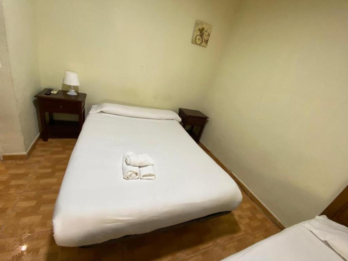 马德里 洛斯佩拉莱斯旅馆酒店 外观 照片 A single bed